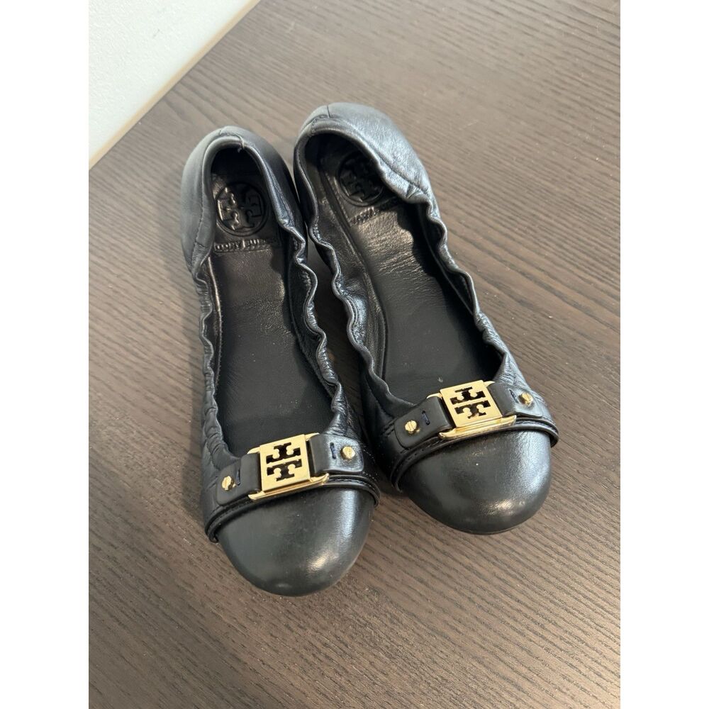 Tory Burch Ballet Flats Women Size 8 Black Gold Logo Buckle Quiet Luxury‎ Chic
